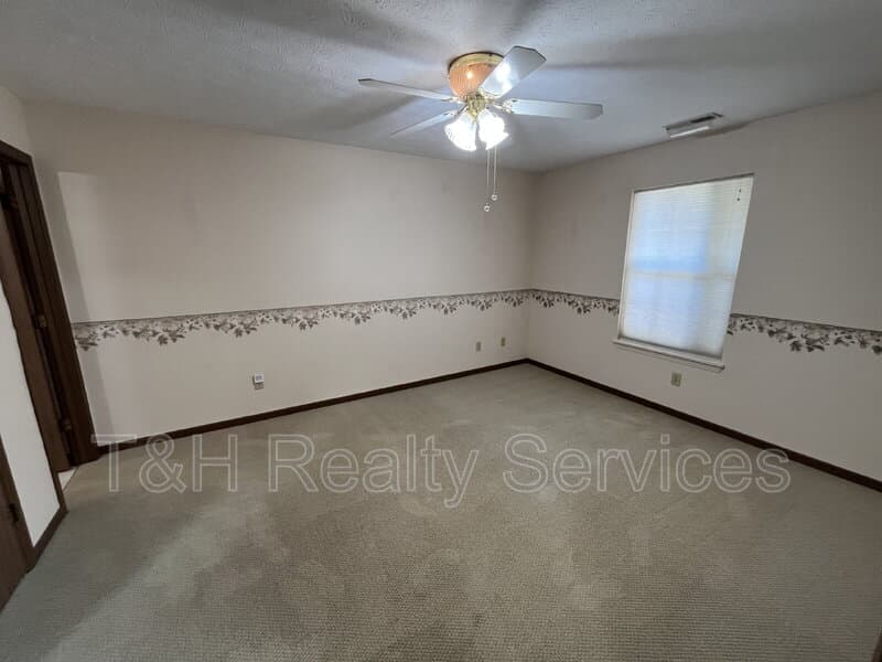 Pendleton House: 4 Village Parkway
