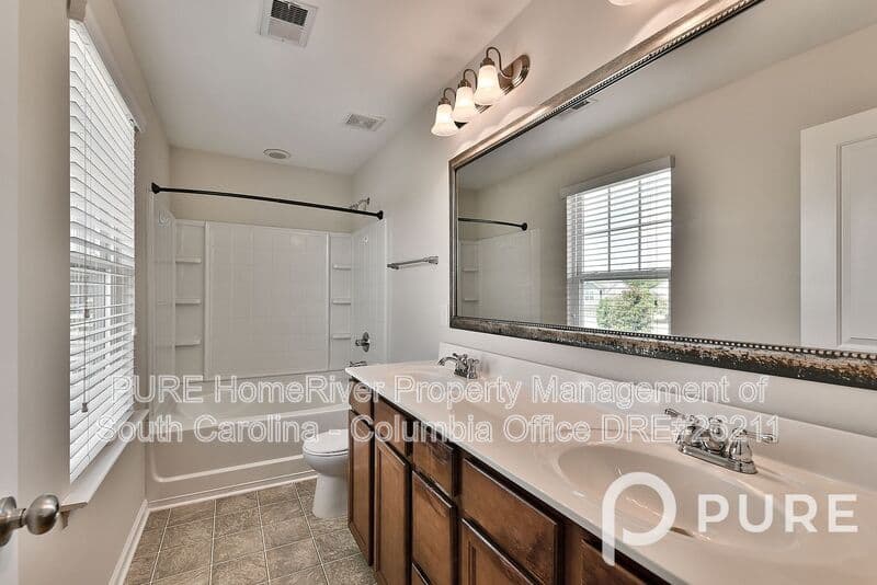 West Columbia House: 512 Spanish Leaf Lane