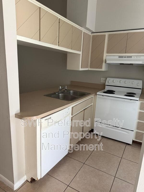 Fort Myers Condo: 7400 Constitution Circle