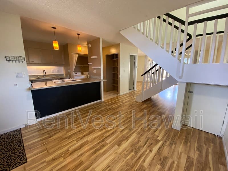Mililani Townhome: 94-161 Kuahelani Ave