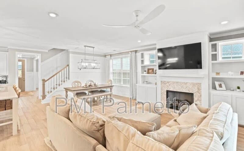 Lexington House: 2322 High Bluff Loop