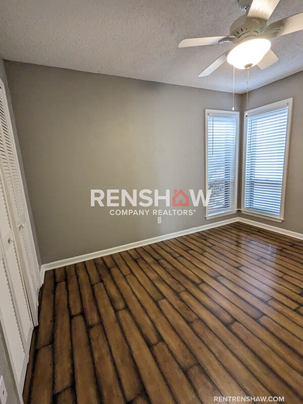 Bartlett House: 6936 Briarhill Dr