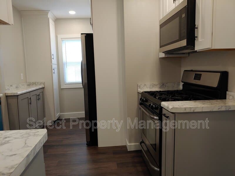 Fort Wayne House: 1321 Clara Ave