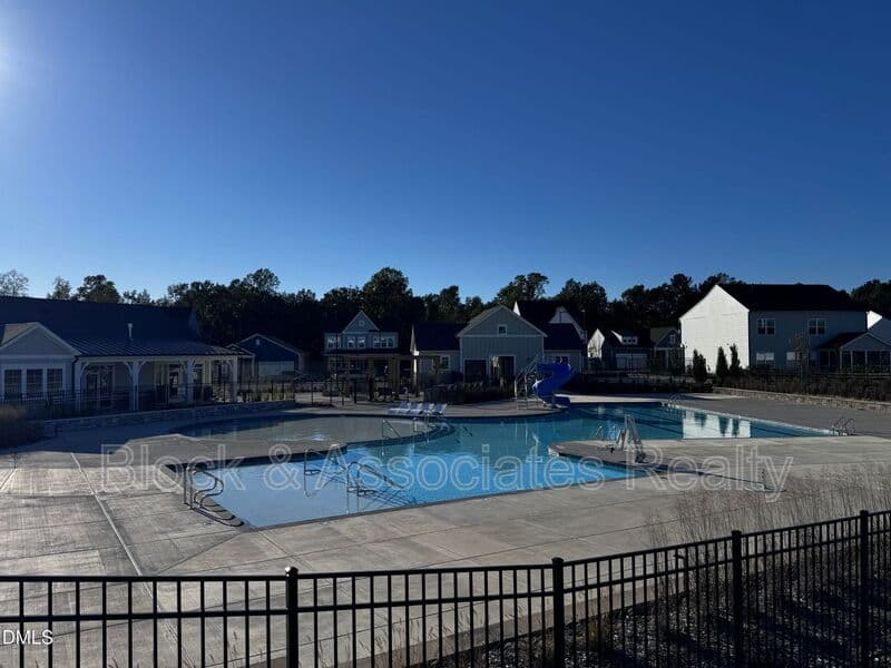 Clayton House: 112 Moonflower Lane