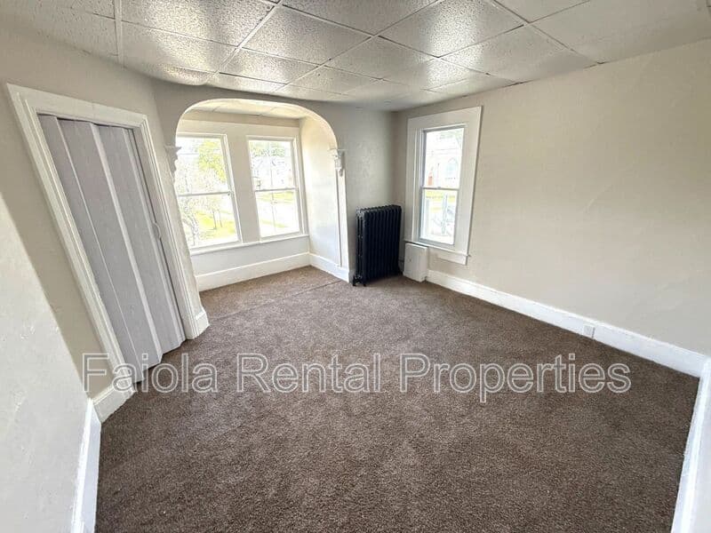 Millville House: 230 N 3rd Street