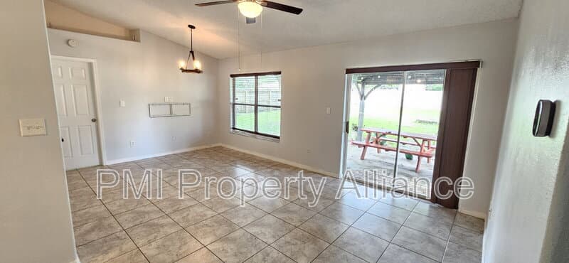 Clermont House: 11649 Crescent Pines Boulevard