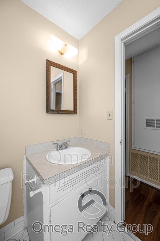 Montgomery House: 4078 Strathmore Dr