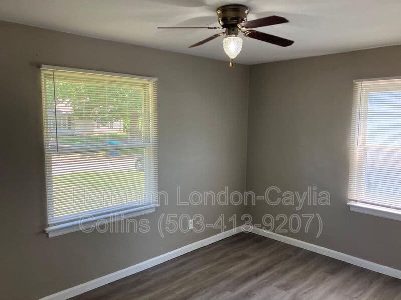 Saint Louis House: 9859 Vickie Pl