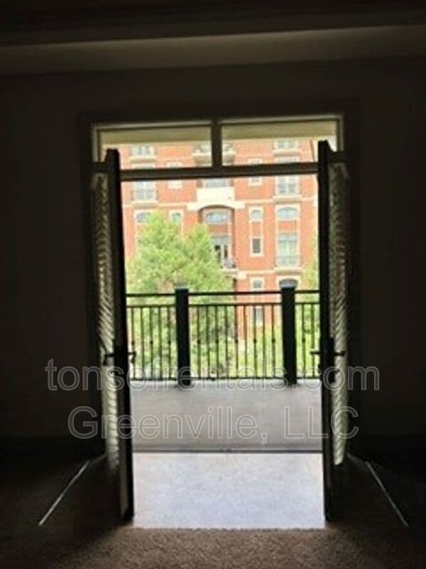 Greenville Condo: 98 E. McBee Ave.