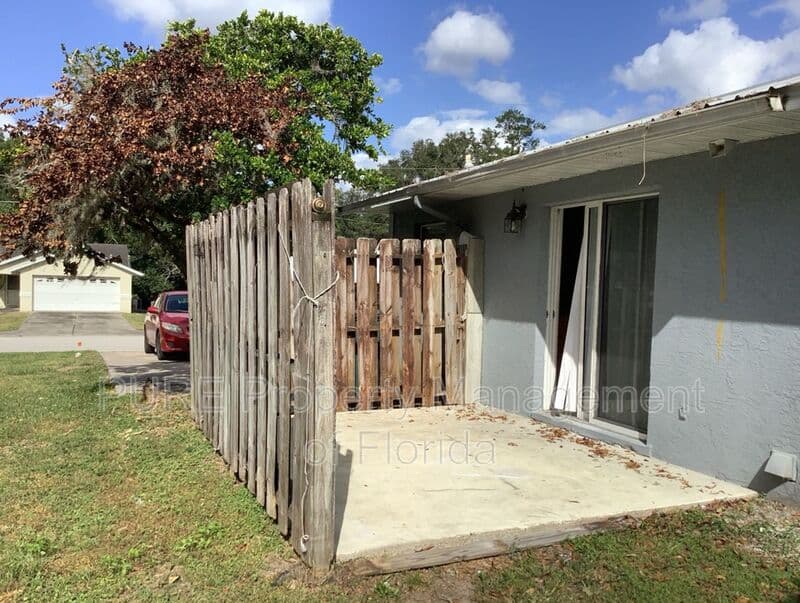 Ocala House: 1814 NE 17 Street