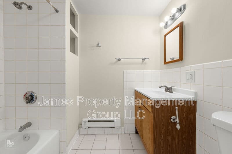 Chicago Condo: 835 N Paulina St - G