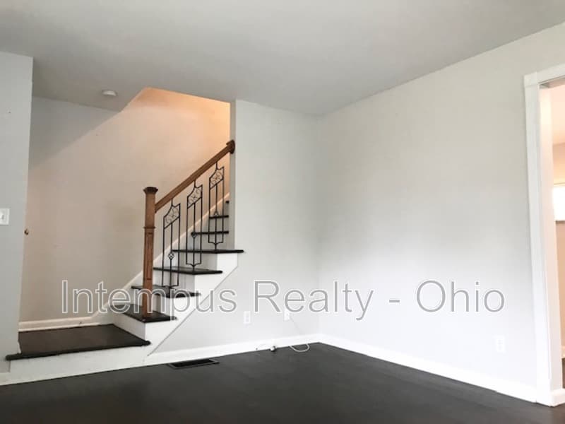 Columbus House: 198 Highfield Dr