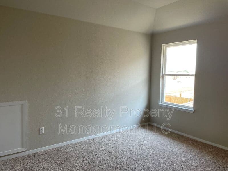 Maxwell House: 163 Tempest Trl
