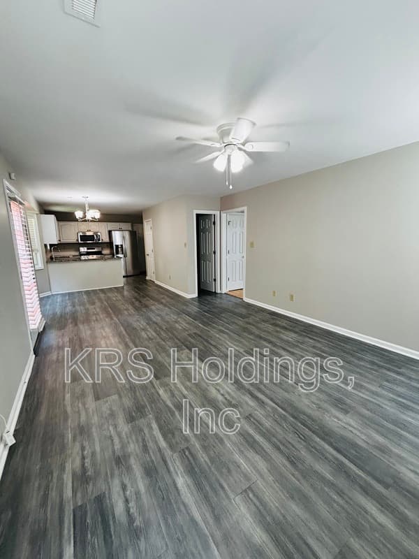 Chester House: 15012 Pine Vista Ln