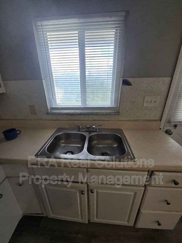 Columbus House: 1494 Selkirk Road