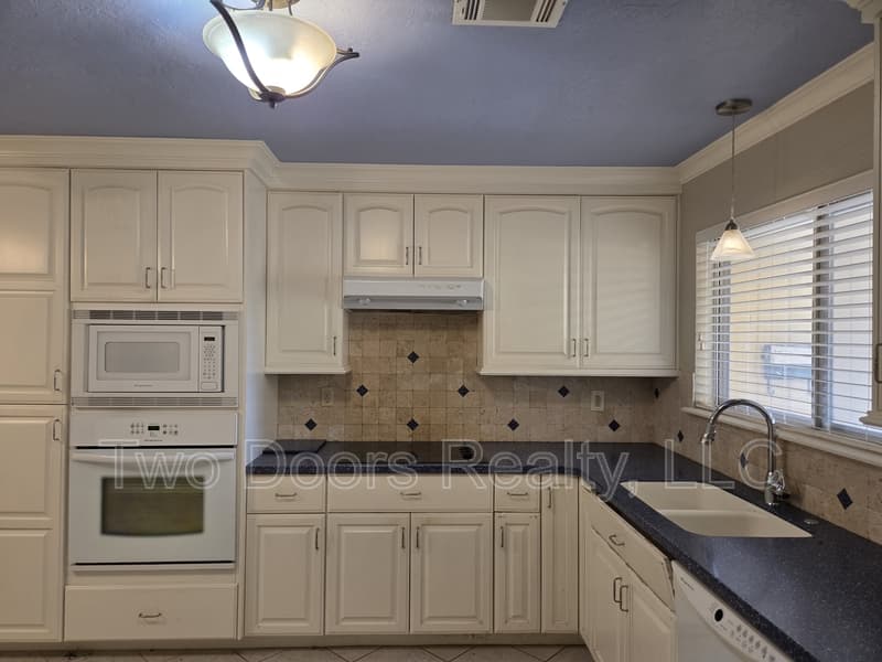 Midwest City House: 3225 N. Ridgewood Dr.