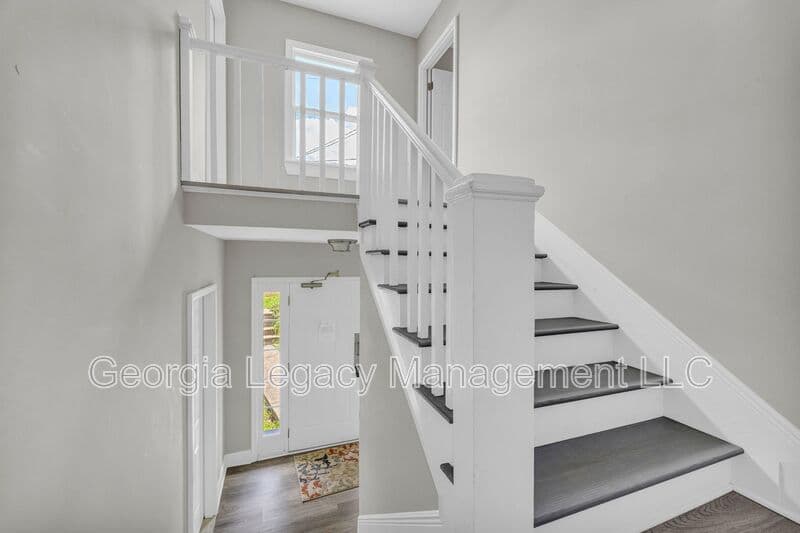 Toccoa House: 55 Andrews Court