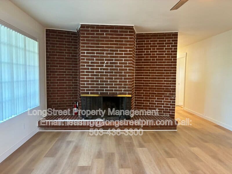 Adair Village Condo: 5160 NE Willamette Ave