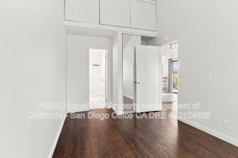 Escondido House: 1007 Howard Ave