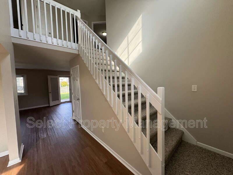 Fort Wayne House: 14922 Bristlecone Court