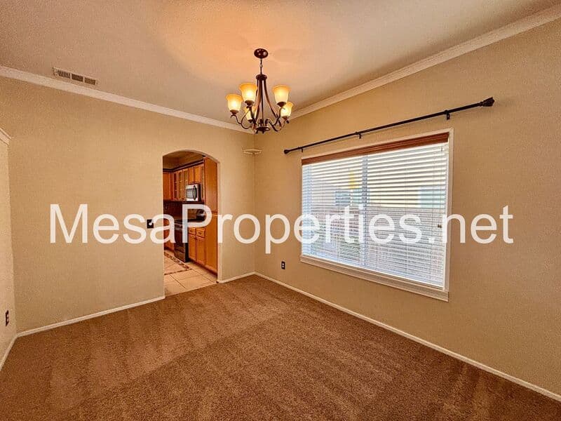 Victorville House: 12604 Sunglow Lane
