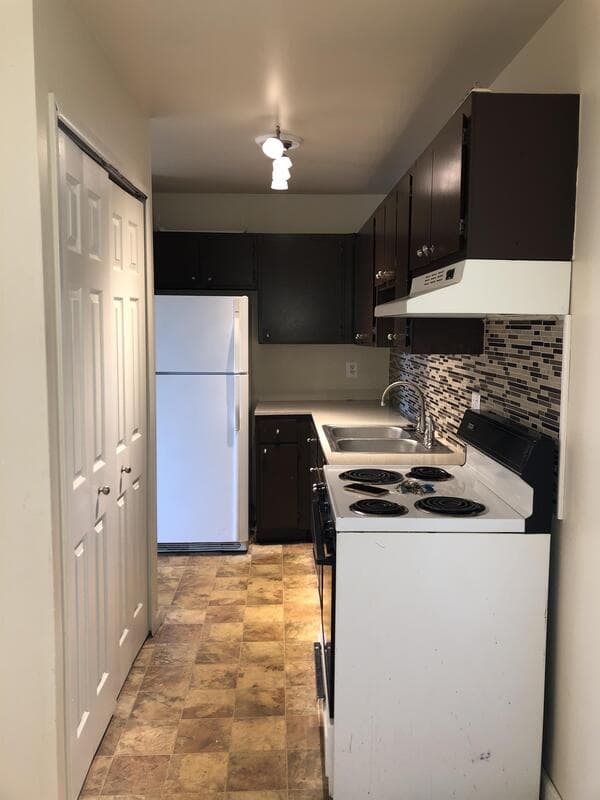 Romulus Condo: 35275 Michelle Dr Apt 101