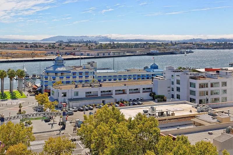 Oakland Condo: 222 Broadway St