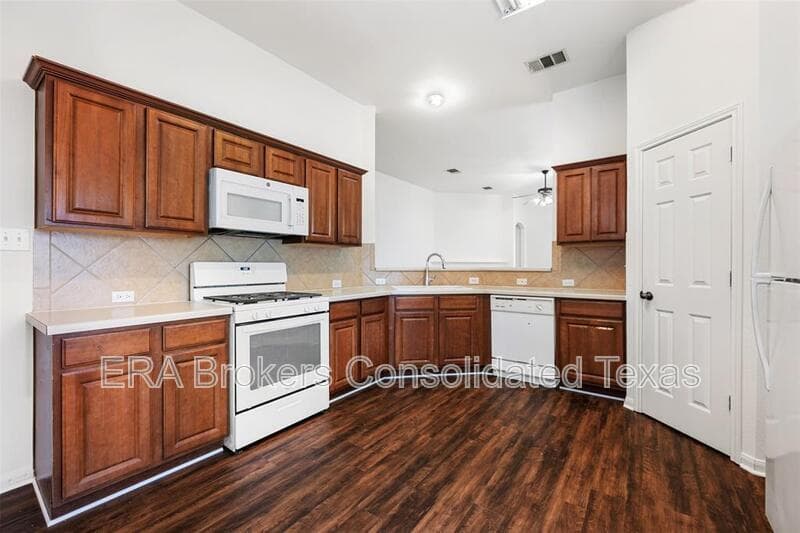 Pflugerville House: 18513 Silent Water Way