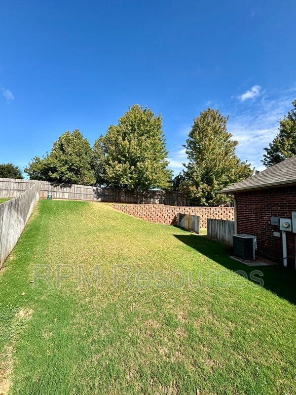 Edmond Condo: 13821 Oxford Dr