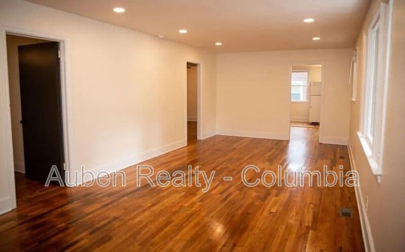 Columbia House: 1420 S Kilbourne Rd