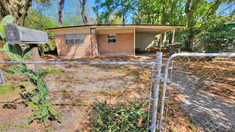 Jacksonville House: 3319 Hunt St
