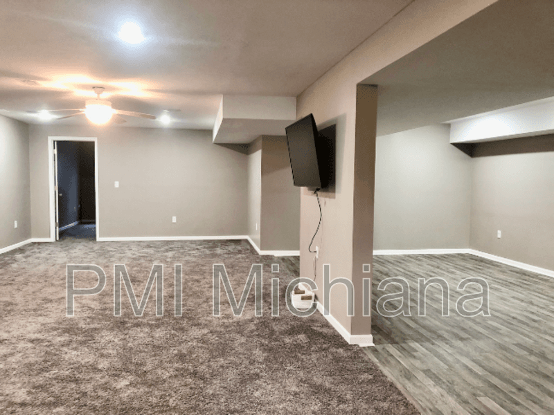 South Bend House: 51689 Melwood Ct