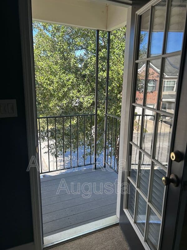 Augusta House: 2078 Reserve Lane