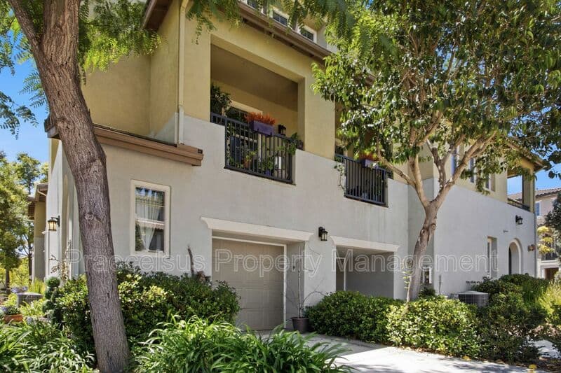 Chula Vista Townhome: 1724 Rolling Water
