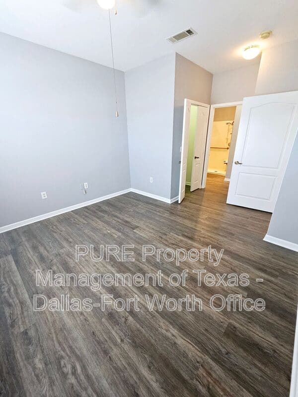 Grapevine Apartment: 400 Glade Road