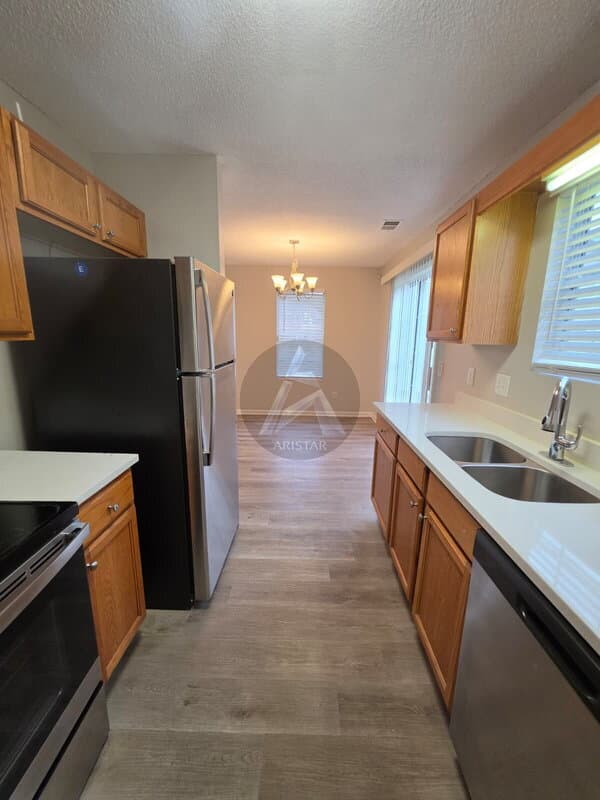 Cartersville House: 102 Westside Chase Southwest