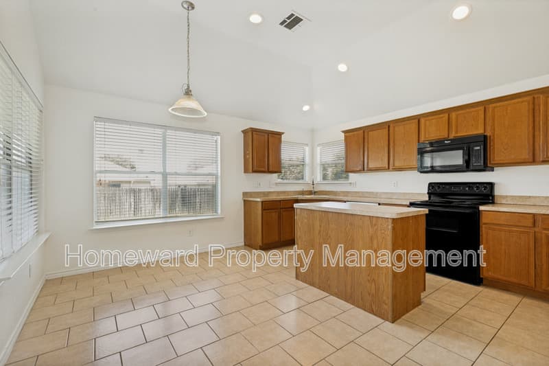 Haslet House: 900 San Felipe Trail