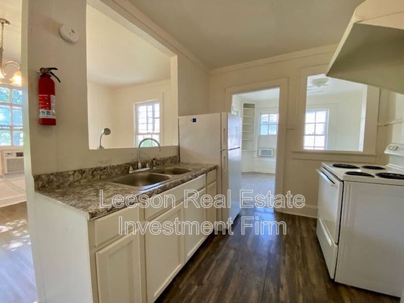 Shreveport House: 3136 Blanchard Road