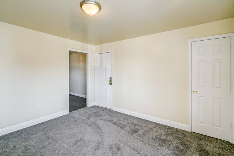 Richmond Condo: 2100 Phaup St
