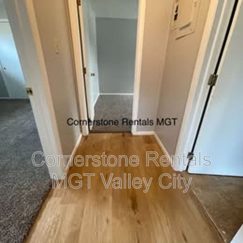 Valley City House: 815 3rd St SW