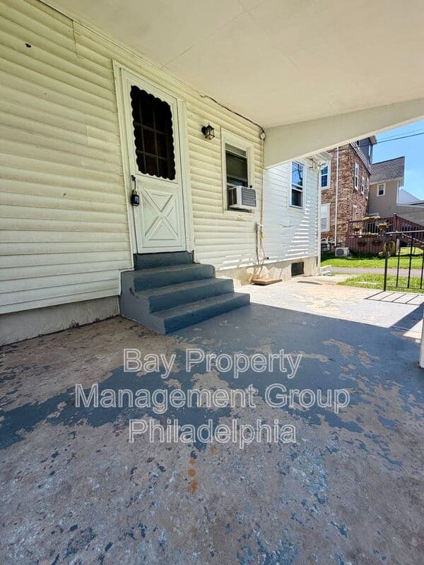 Blue Bell House: 1014 Trewellyn Ave