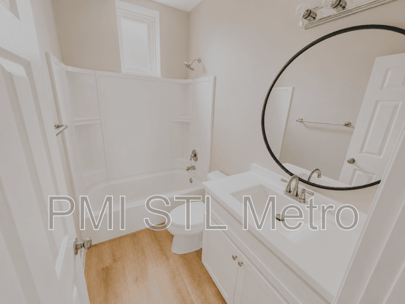 St. Louis Apartment: 3672 Russell Blvd