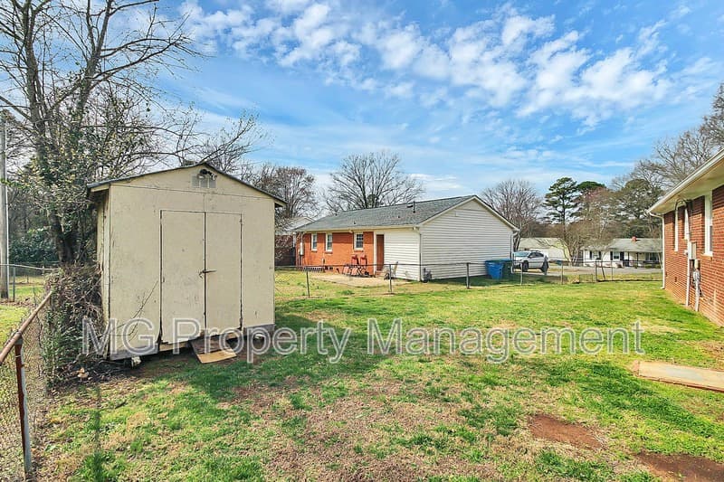 Pineville House: 243 Eden Circle