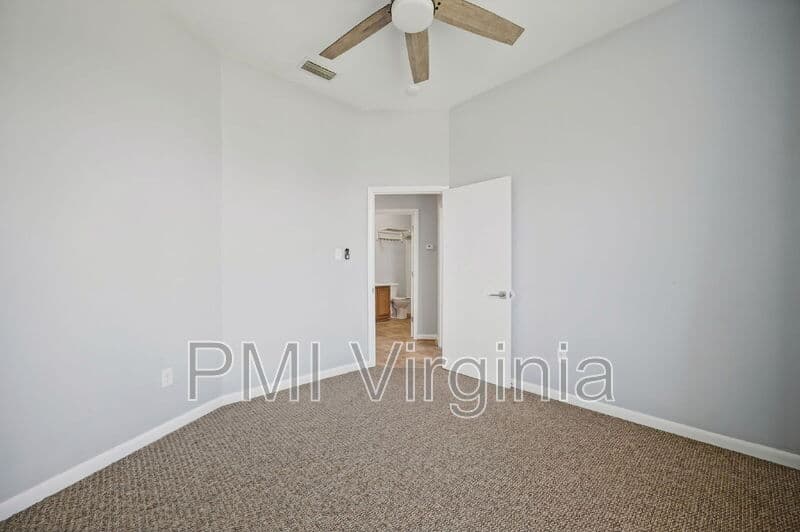 Suffolk Condo: 318 North Main Street
