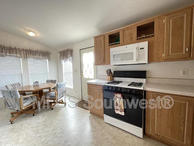 Bullhead City House: 2350 Adobe Rd