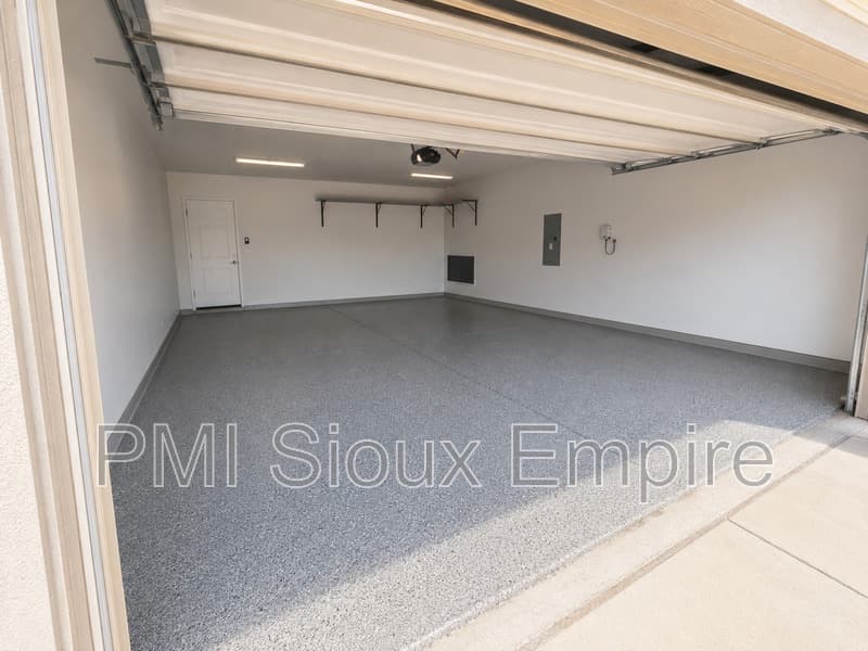 Sioux Falls Townhome: 9600 W Broek Dr