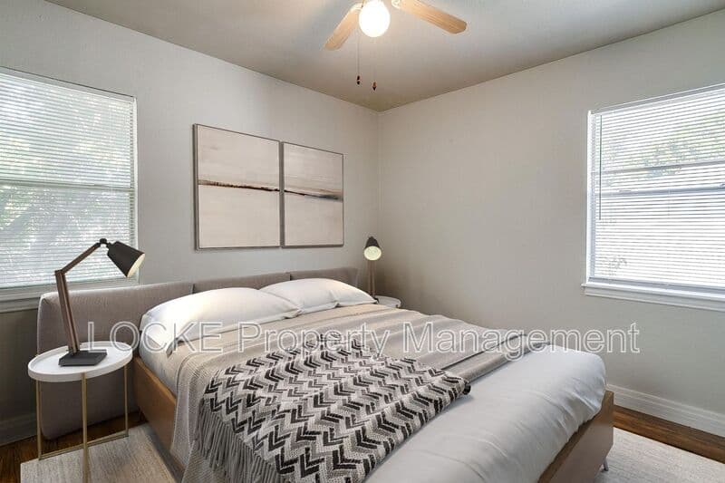 Fort Worth House: 3421 South University Drive