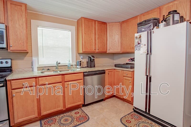 Travelers Rest House: 109 Tubbs Mountain Rd