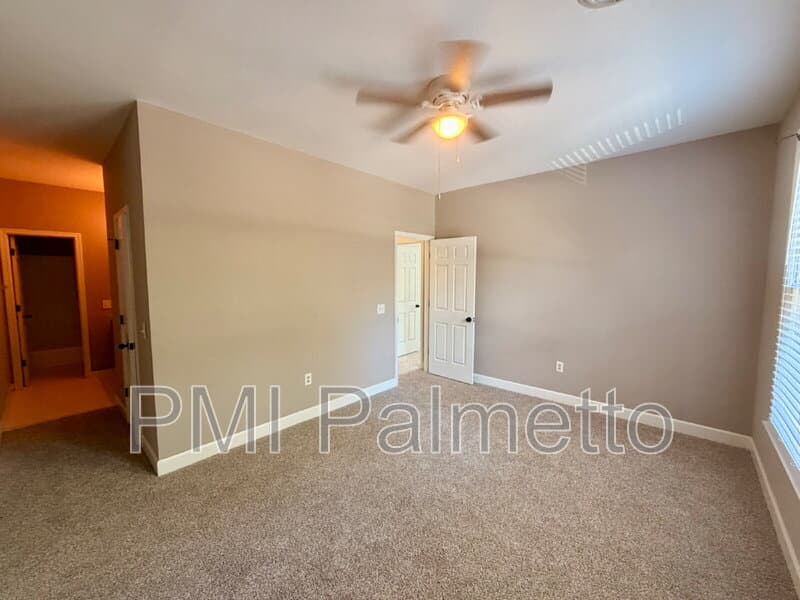 Columbia House: 3923 West Buchanan Drive