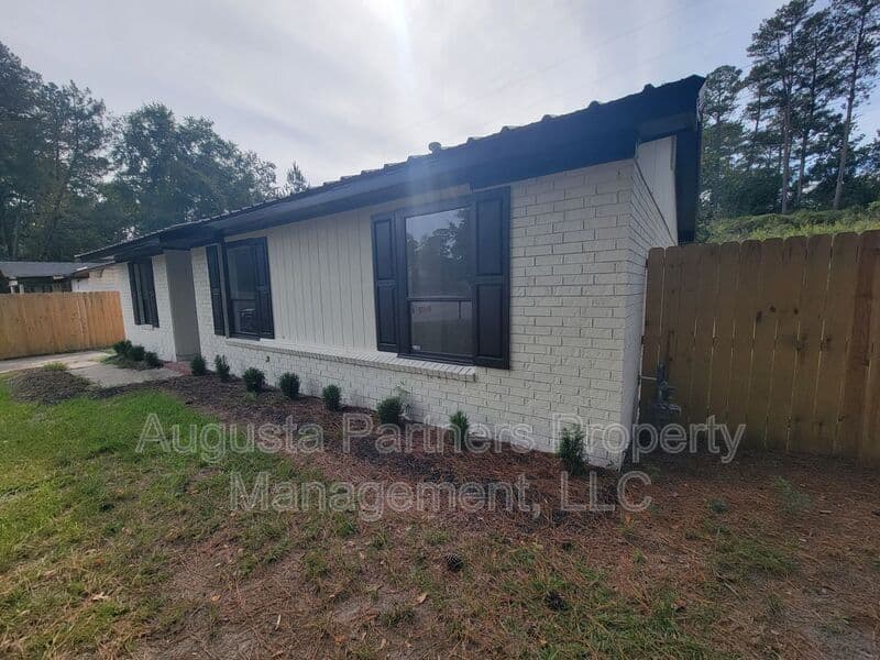 Augusta House: 3619 Abbey Road